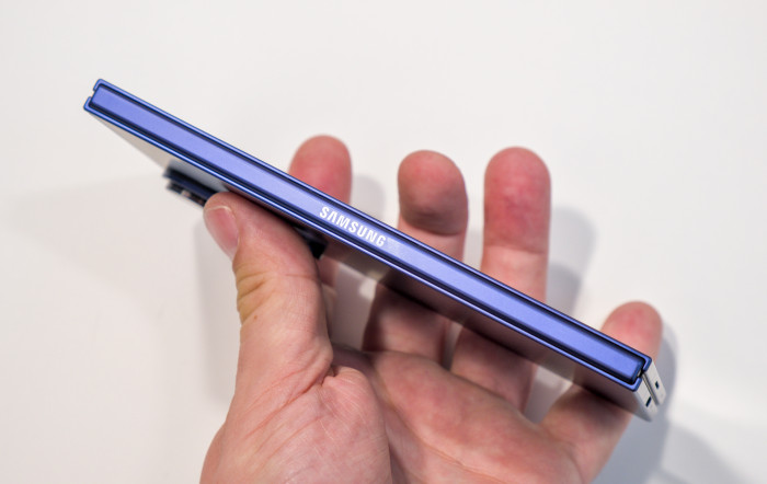 Die Verarbeitung des Fold 7 ist hochwertig. (Bild: Tobias Költzsch/Golem.de)