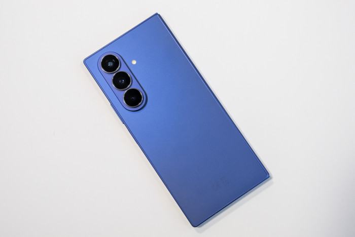 Die Hauptkamera hat den gleichen 200-Megapixel-Sensor, den Samsung auch beim Galaxy S25 Ultra verwendet. (Bild: Tobias Költzsch/Golem.de)