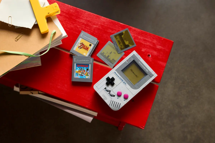 Lego Game Boy 72046 (Bild: Lego)
