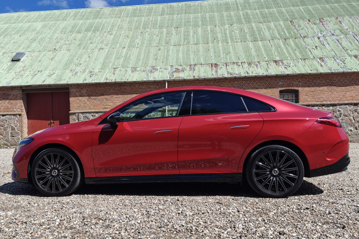 Mit einer Länge von 4,72 Metern und einer Breite ohne Spiegel von 1,86 Metern ist der CLA fast genauso groß wie das Tesla Model 3. (Foto: Friedhelm Greis/Golem.de)