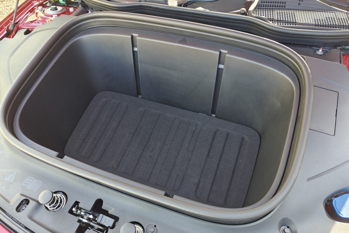 Der Frunk fasst 101 Liter und damit deutlich mehr als nur ein Ladekabel. (Foto: Friedhelm Greis/Golem.de)