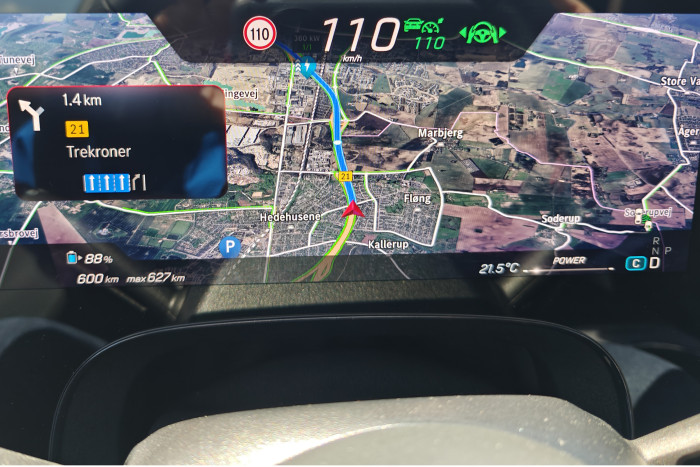 Im Fahrerdisplay lässt sich die Navigationskarte darstellen. (Foto: Friedhelm Greis/Golem.de)