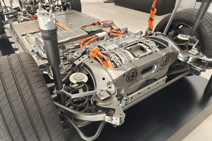 Die neue Antriebseinheit enthält neben dem Motor noch ein Zweiganggetriebe und den Inverter. (Foto: Friedhelm Greis/Golem.de)