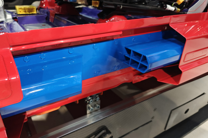 Um die Crashsicherheit zu erhöhen, ist der Aufprallschutz an der Seite verstärkt. (Foto: Friedhelm Greis/Golem.de)