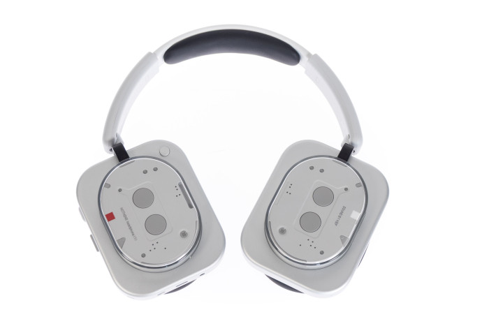 Der Headphone (1) lässt sich nicht zusammenfalten. (Bild: Martin Wolf/Golem.de)