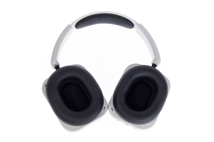 Der Headphone (1) lässt sich nicht zusammenfalten. (Bild: Martin Wolf/Golem.de)