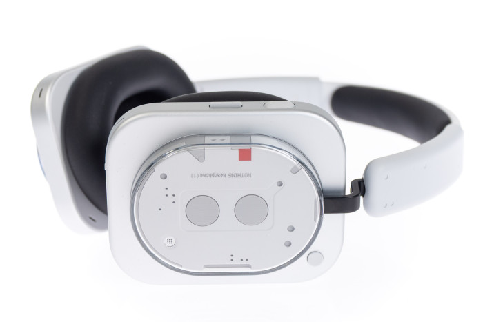 Alle Steuertasten und Anschlüsse befinden sich auf der rechten Seite des Headphone (1). (Bild: Martin Wolf/Golem.de)