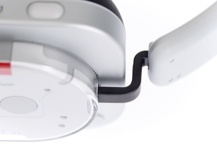 Die Bügel des Headphone (1) lassen sich stufenlos verstellen. (Bild: Martin Wolf/Golem.de)