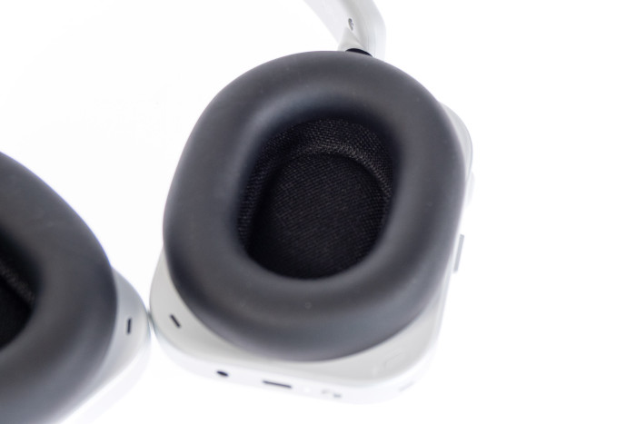 Die Ohrpolster des Headphone (1) sind aus Kunstleder. (Bild: Martin Wolf/Golem.de)