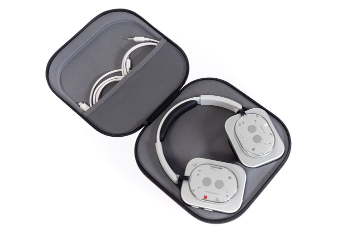 So liegt der Headphone (1) in der Transporttasche. (Bild: Martin Wolf/Golem.de)