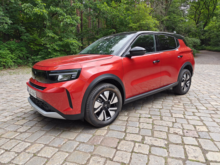 Der Opel Frontera ist ein mittelgroßer SUV mit Elektroantrieb. (Bild: Martin Wolf/Golem.de)