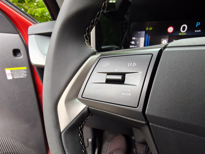 ... auf dem Lenkrad ...