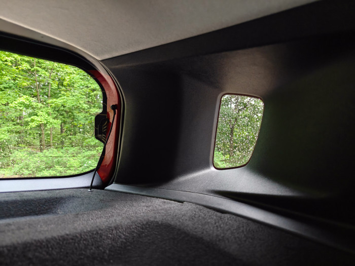 Die Sicht nach hinten ist nicht besonders gut, woran auch das kleine Guckloch nichts ändert. (Bild: Martin Wolf/Golem.de)