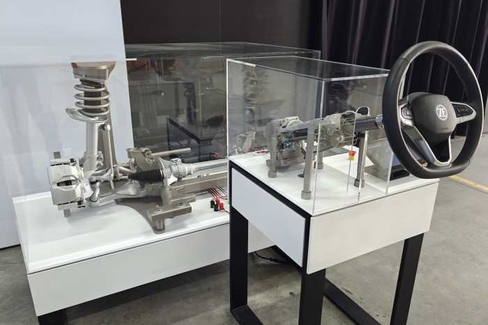 An einem Demonstrator zeigt ZF die Easyturn-Achse mit einem Lenkwinkel von bis zu 80 Grad. (Foto: Friedhelm Greis/Golem)