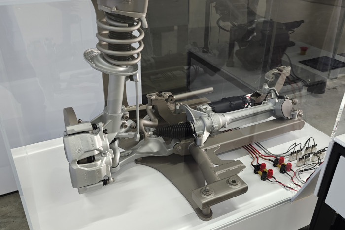 Die Achse kann den Wendekreis um drei bis vier Meter reduzieren. (Foto: Friedhelm Greis/Golem)