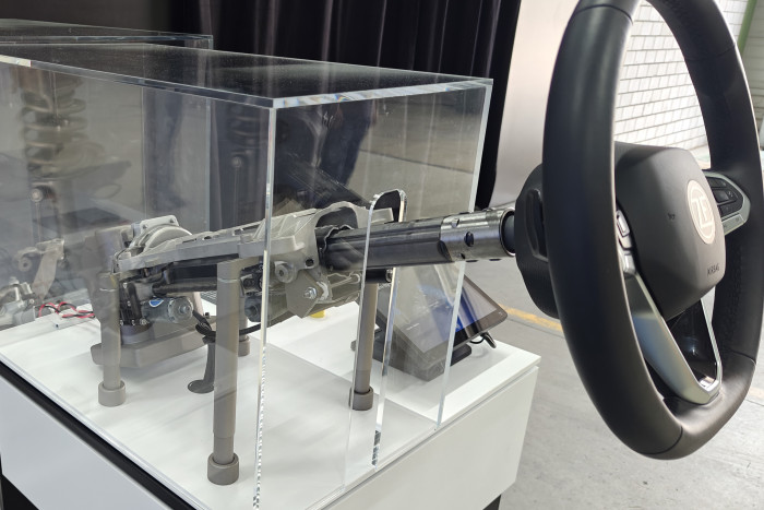 Die Lenkübersetzung ändert sich je nach Geschwindigkeit. (Foto: Friedhelm Greis/Golem)