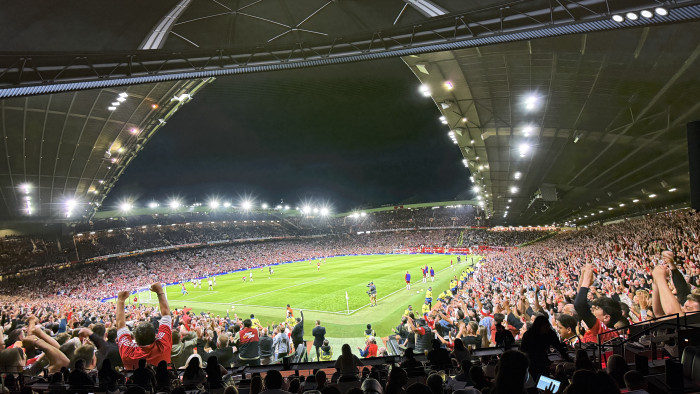 Was ist echt und was Kino? Vor Ort ist das noch schwerer zu sagen, weil Fotos das Cosm-Bild nicht gut rüberbringen. (Bild: Steinlechner / Golem.de)