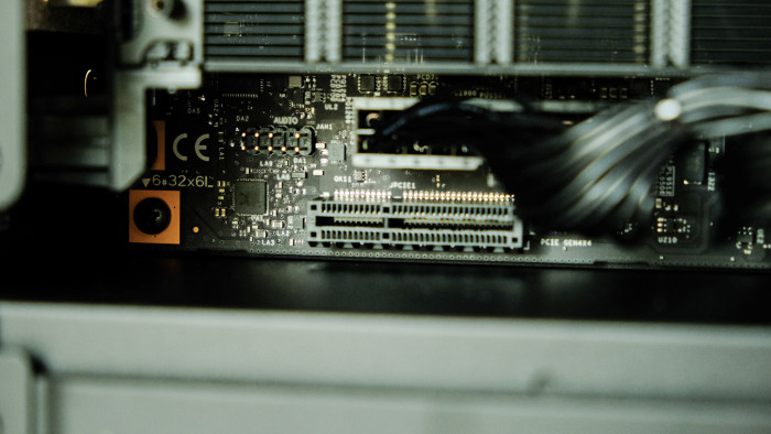 Es ist ein PCIe-x1-Slot nutzbar. (Bild: Oliver Nickel/Golem.de)