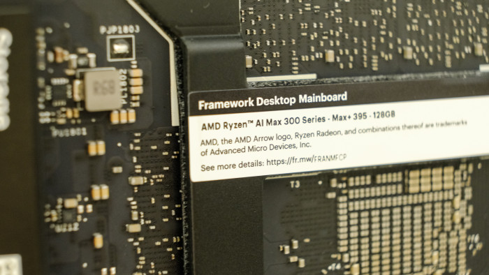 Unser Testmuster kommt mit dem teuersten Mainboard. (Bild: Oliver Nickel/Golem.de)