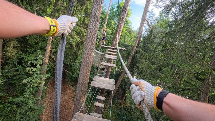So sieht ein Foto mit der Halskette aus (Bild bearbeitet). (Foto: Steinlechner / Golem)