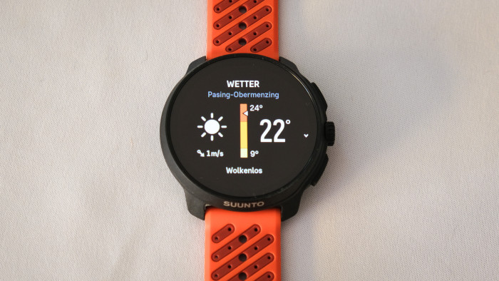 Mit gekoppelten Smartphone gibt es den Wetterbericht. (Bild: Steinlechner / Golem)