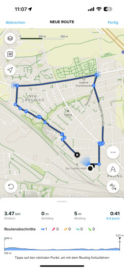 Direkt in der Smartphone-App (hier: iOS auf einem iPhone 16 Pro Max) lässt sich sehr komfortabel eine Strecke anlegen. (Bild: Suunto / Screenshot: Golem)