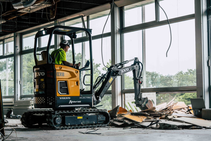 Der Elektrominibagger für Innenräume sorgte für Überraschungen. (Bild: Volvo)