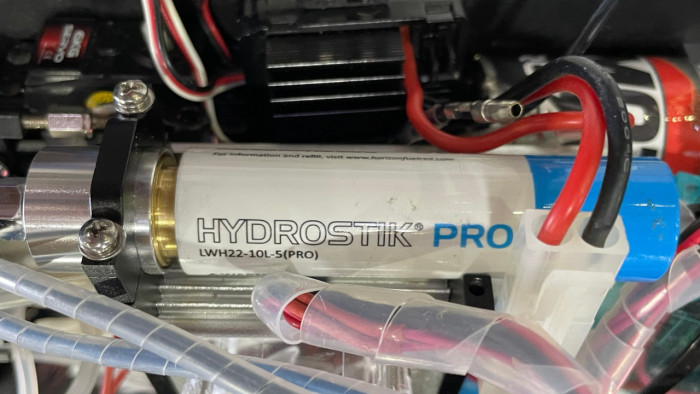 1 Gramm Wasserstoff fasst ein solcher Stick, mit dem die kleinen Rennwagen fahren. (Bild: Mario Petzold/Golem)