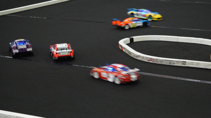 Im Rennen gab es insbesondere in den Schikanen Zusammenstöße, Schäden inklusive. (Bild: Mario Petzold/Golem)