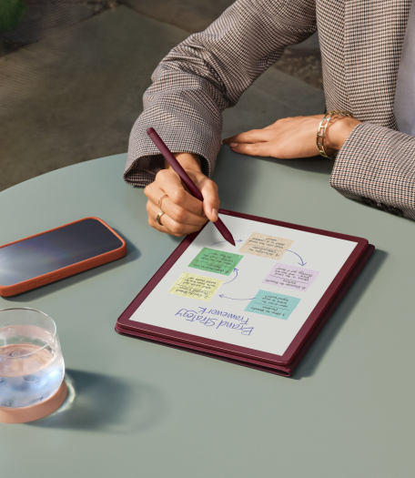 Der Kindle Scribe Colorsoft (Bild: Amazon)