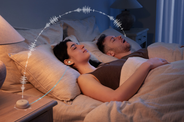 Das Ladeetui analysiert die Umgebungsgeräusche, um Maßnahmen gegen Schnarchen zu steuern. (Bild: Anker)