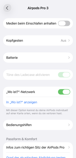 Wir können die Ladetöne der Airpods Pro 3 nicht mehr abschalten. Und hinter dem Menüpunkt Bedienungshilfen finden sich etliche Einstellungen, die dort kaum jemand erwartet. (Bild: Apple/Screenshot: Golem)