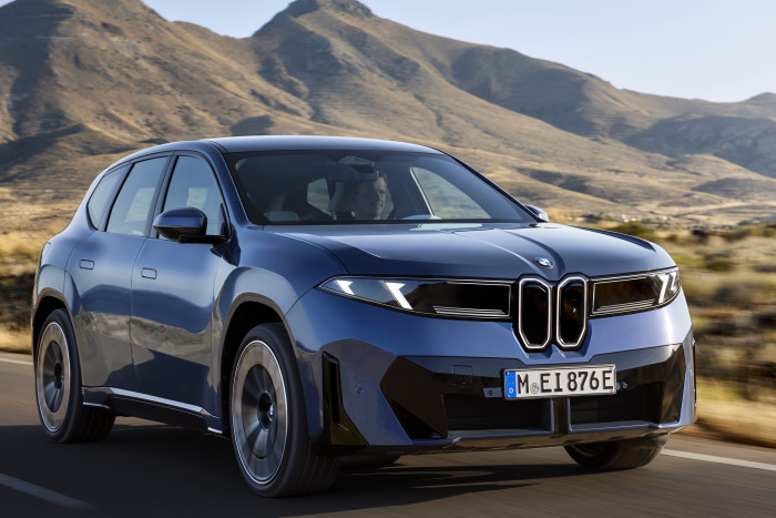 Zur IAA 2025 stellt BMW das erste Modell seiner Neuen Klasse vor: den iX3. (Foto: BMW)