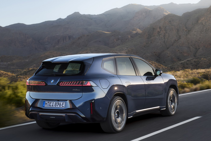 Das Elektro-SUV basiert auf einem völlig neuen Antriebs- und Softwarekonzept. (Foto: BMW)