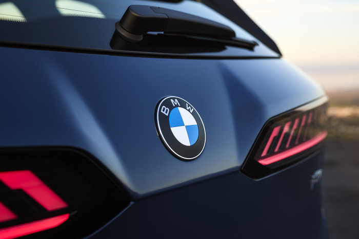 Ein günstigeres Modell zum Preis von 60.000 Euro soll folgen. (Foto: BMW)