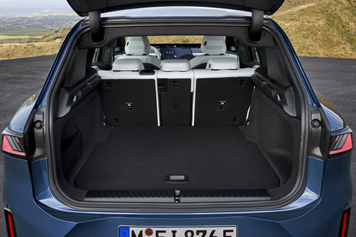 Der Kofferraum des iX3 hat ein Volumen von 530 Litern. (Foto: BMW)