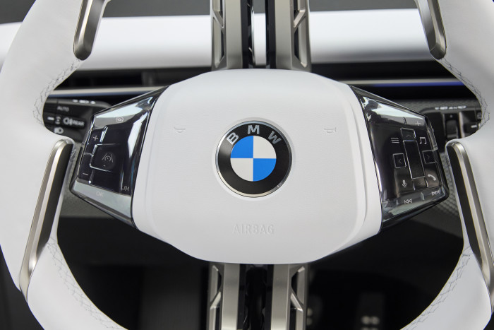 BMW setzt weiterhin auf haptische Bedienelemente. (Foto: BMW)