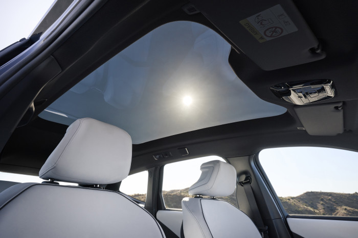 Das Panoramadach mit Klimakomfort-Glas gibt es gegen Aufpreis. (Foto: BMW)