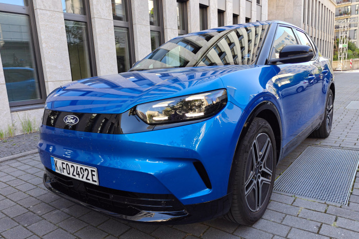 Die Fronthaube soll ebenfalls das Design des Originalmodells zitieren. (Foto: Martin Wolf/Golem)