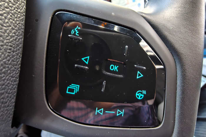 Es gibt keine separate Taste, um den Tempolimitwarner zu deaktivieren. (Foto: Martin Wolf/Golem)