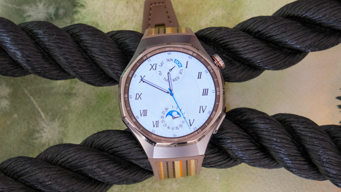 Huawei liefert auch einige sehr elegante Zifferblätter mit. (Bild: Steinlechner / Golem)