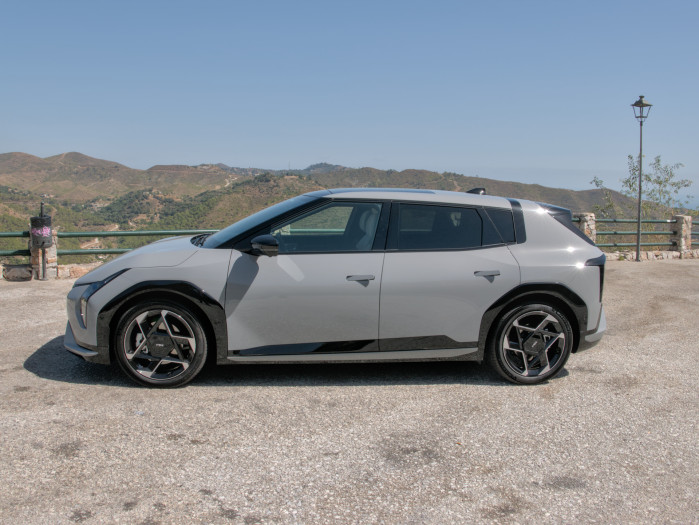 Runde Bereiche werden von Linien und Kanten unterbrochen. (Bild: Tobias Költzsch/Golem)