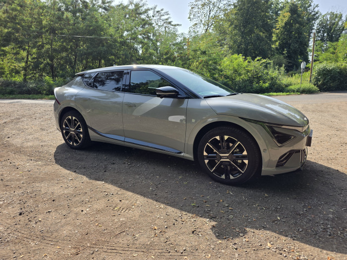 Der EV6 ist 4.695 mm lang und wiegt 2,24 Tonnen. (Bild: Tobias Költzsch/Golem)