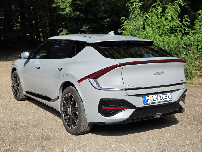 Unser Model kommt auf 20-Zoll-Reifen. (Bild: Tobias Költzsch/Golem)