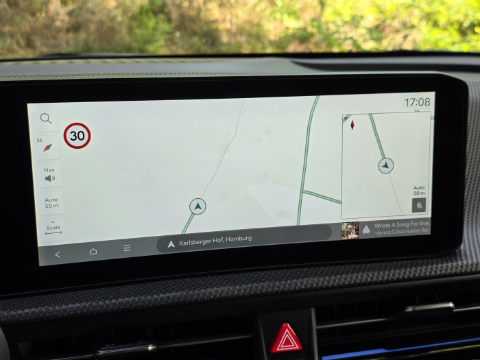 Das eingebaute Navigationssystem hat Kia verglichen mit unserem vorigen Test deutlich verbessert. (Bild: Tobias Költzsch/Golem)