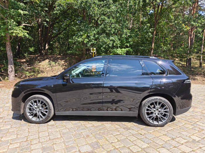 Der C10 vermeidet allzu aufregende Konturen, sieht insgesamt aber nicht schlecht aus. (Bild: Martin Wolf/Golem.de)