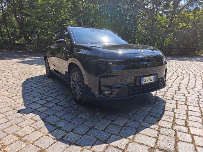 Auf die auffällige Nachbildung eines Kühlergrills verzichtet Leapmotor glücklicherweise. (Bild: Martin Wolf/Golem.de)