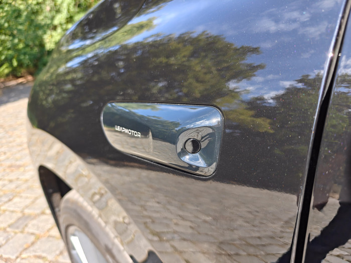 Der Totwinkelwarner verwendet Sensoren. (Bild: Martin Wolf/Golem.de)