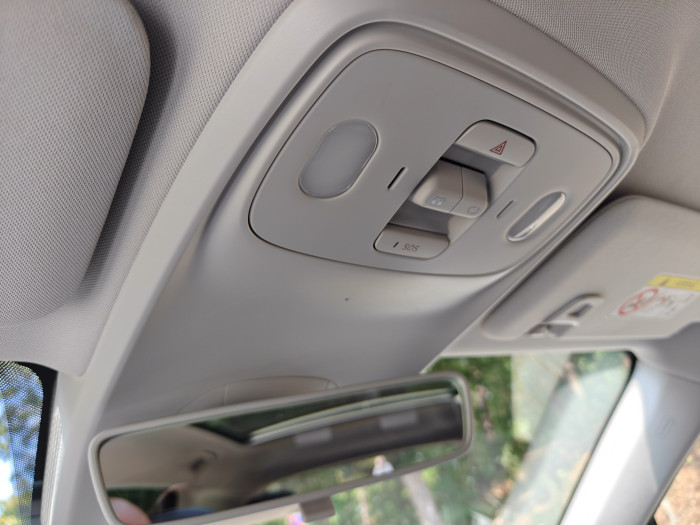 Der C10 verzichtet weitgehend auf Buttons - außer am Himmel. (Bild: Martin Wolf/Golem.de)