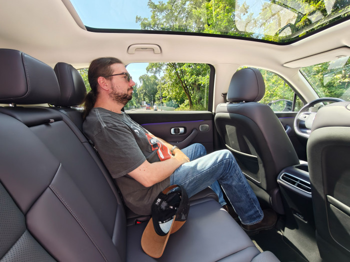 Auch hinten ist im C10 viel Platz, um bequem zu sitzen. (Bild: Martin Wolf/Golem.de)